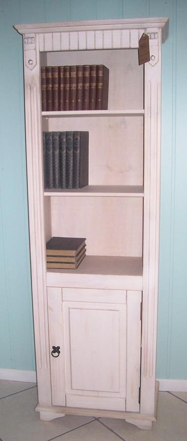 Estante Livreiro Estreita Provençal (branco envelhecido) com porta (0,60L x 0,35P x 1,75A)