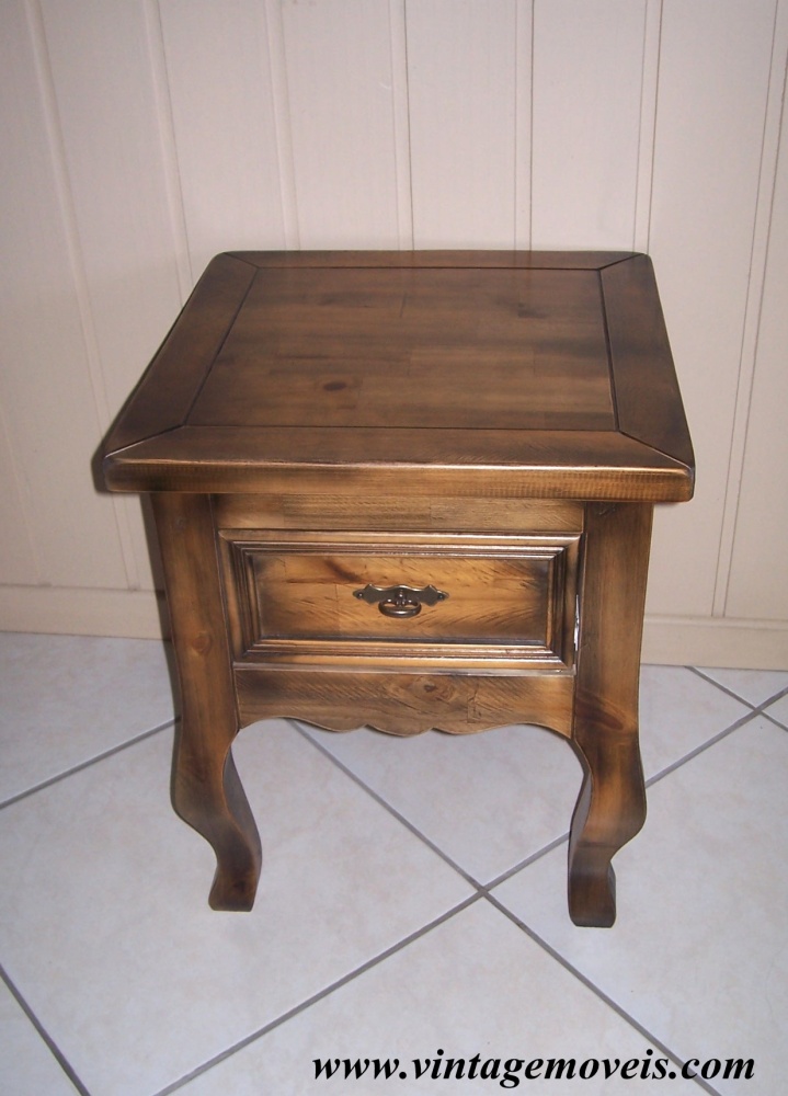 Mini Criado Mudo Luis Felipe Castanho Envelhecido (0,45L x 0,45P x 0,53A)