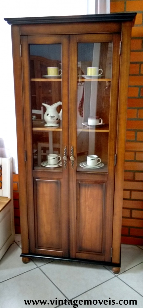 Cristaleira Olívia Castanho Envelhecido com Preto ( 0,86L x 0,38P x 1,83A)