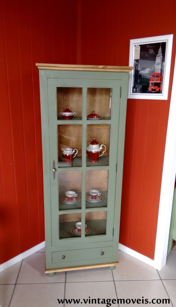 Cristaleira Provença Verde Musgo Envelhecido c. Cêra  (0,72L x 0,45P x 1,83A)