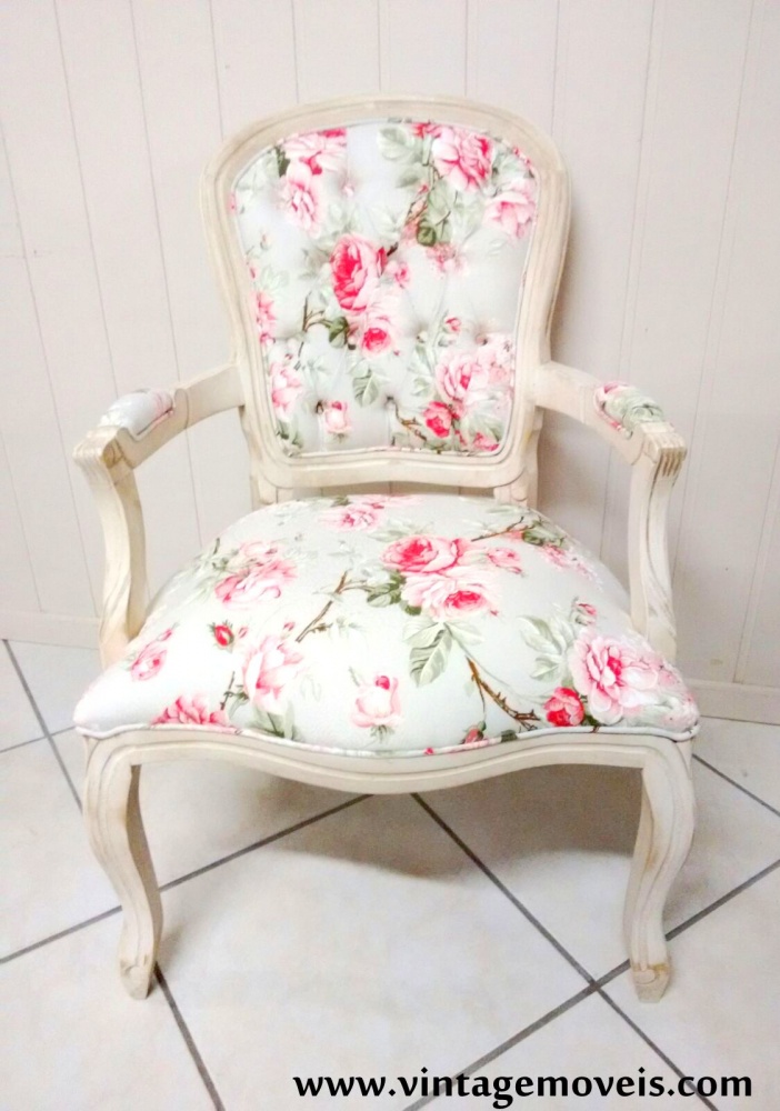 Poltrona Luis Felipe Provençal (branco envelhecido) c. Encosto Estofado em Capitonê (0,66L x 0,55P x 0,97A) Valores clique na imagem 