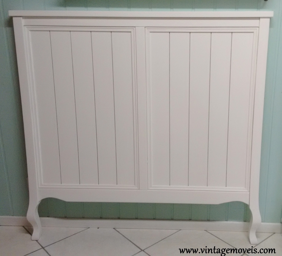 Cabeceira de Cama com Pés Luis Felipe Branca Laqueada (1,40L x 1,44A)