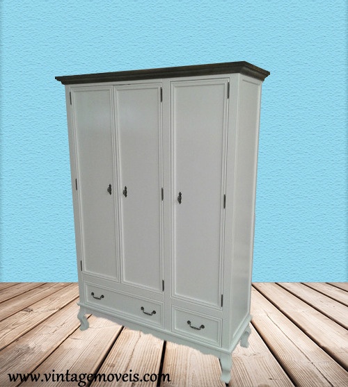 Roupeiro Luis Felipe 03 Portas Branco Laqueado c. Castanho Envelhecido (1,35 x 0,50 x 1,90)