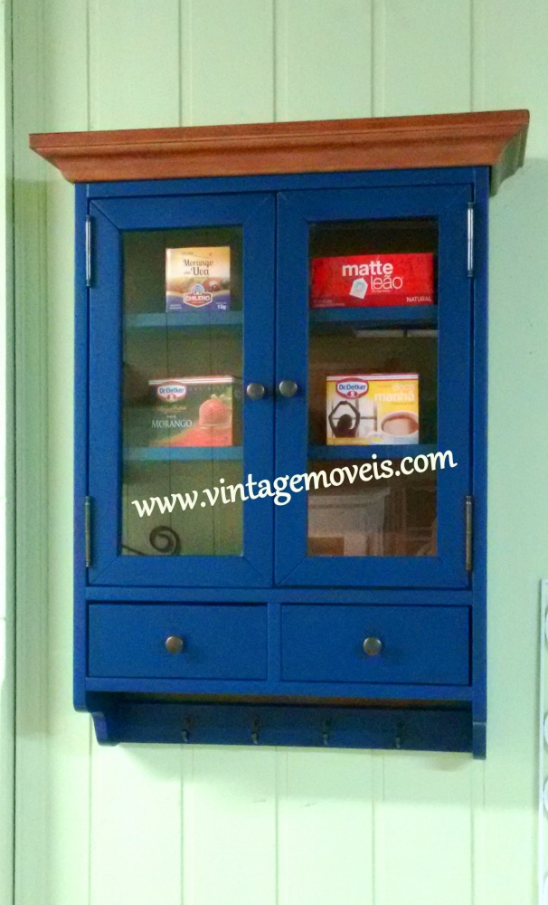 Armário Utilitário 02 Portas Azul Bic Laqueado c. Castanho (0,56L x 0,20P x 0,72A)