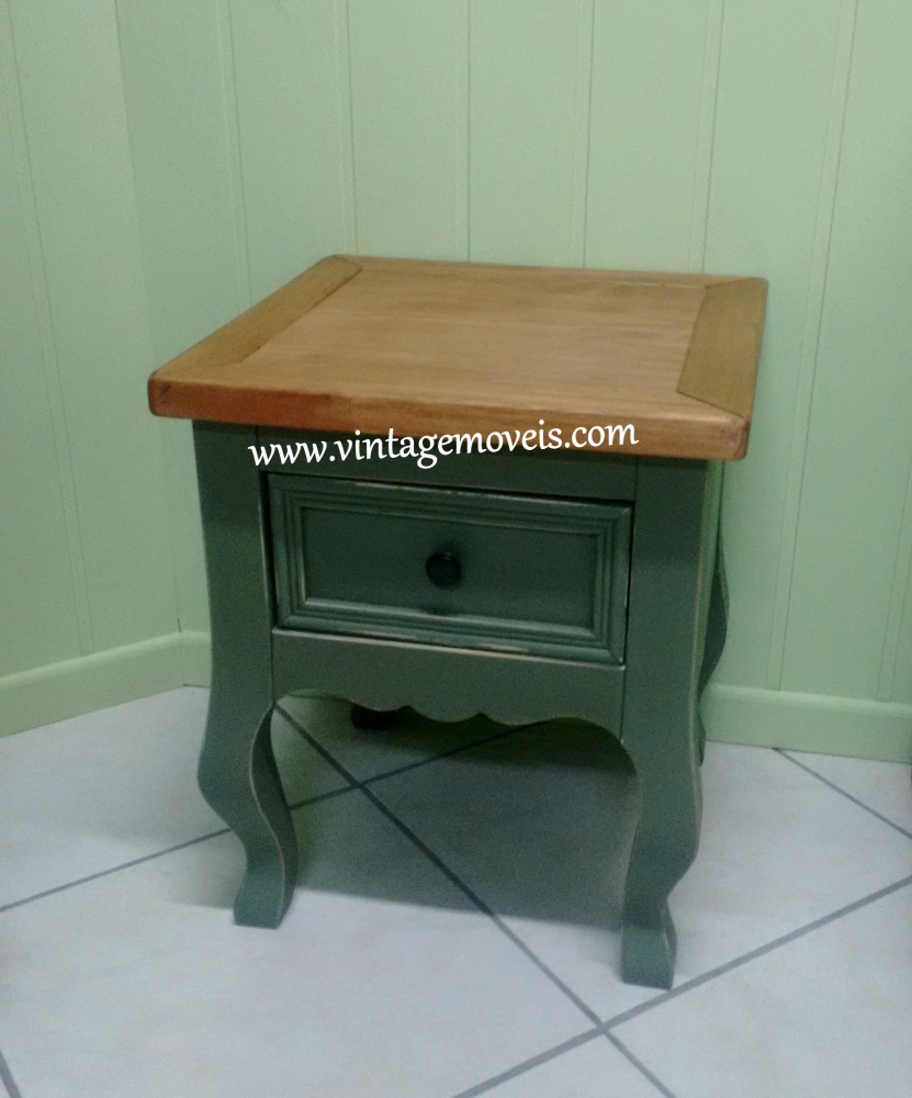 Mini Criado Mudo Luis Felipe Verde Musgo envelhecido c/ Cêra (0,45L x 0,45P x 0,53A) Valores clique na imagem